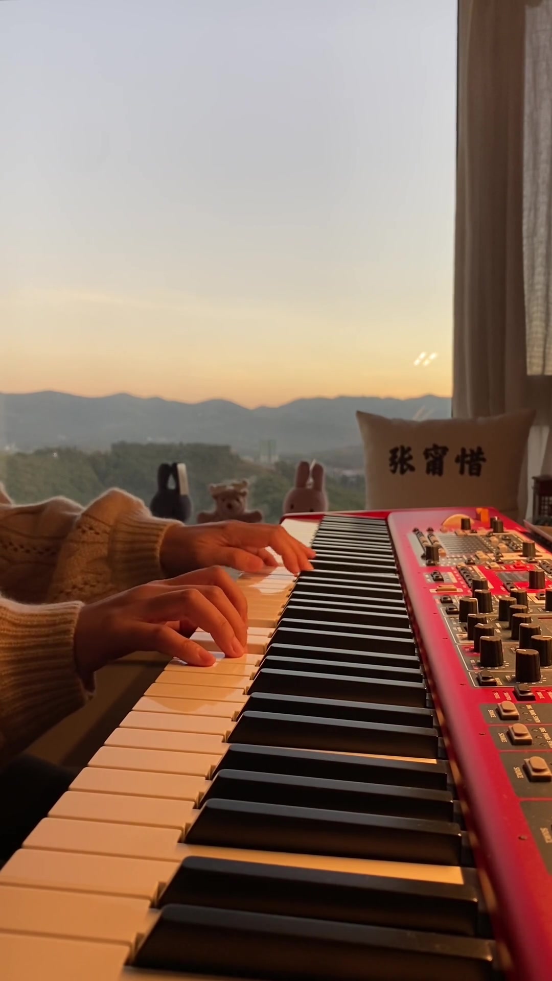 黑暗就是灰色的光有光就有希望久石让更替的四季临海小镇魔女宅急