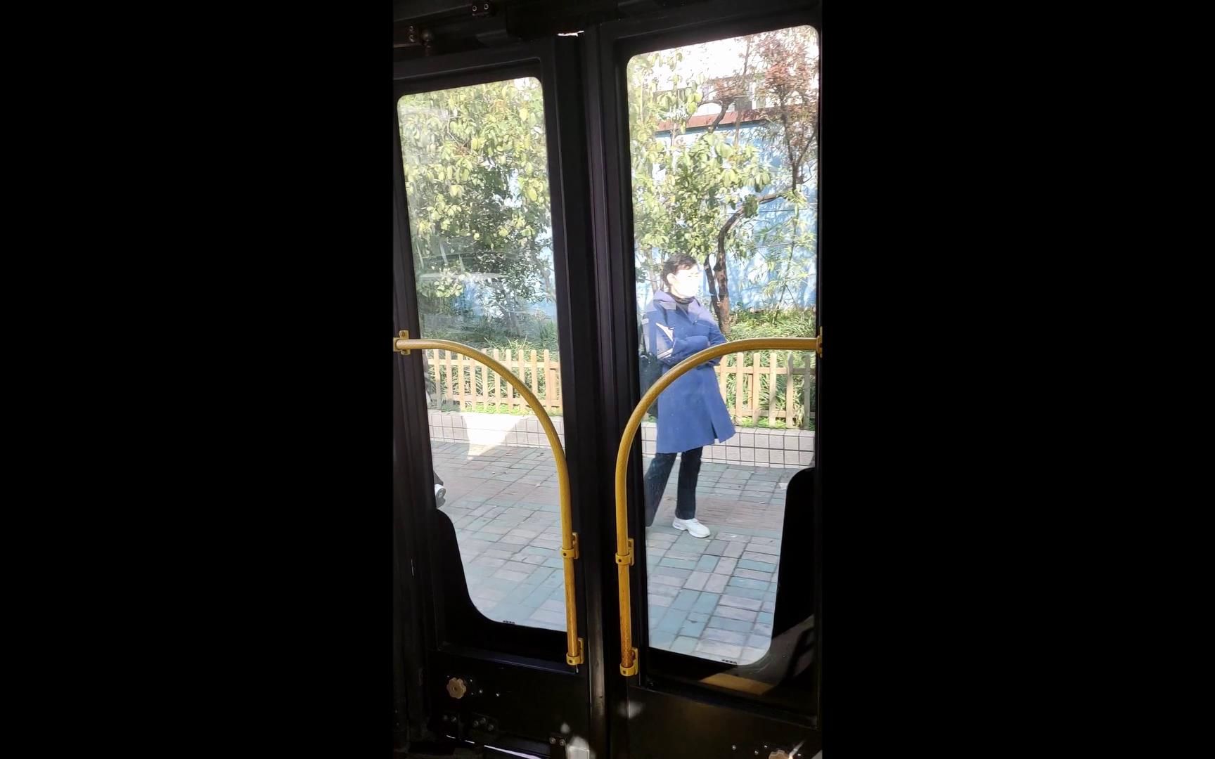 【上海公交】公交车j2b-8的前门开关门_哔哩哔哩 (゜-゜)つロ 干杯