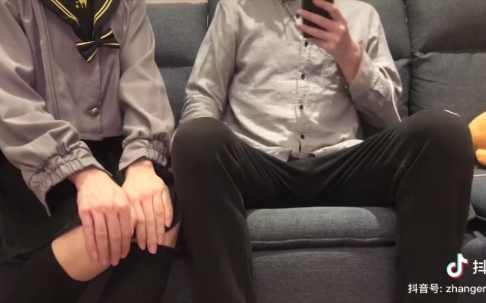 绅士张儿张张女装诱惑痴汉罗感觉罗总要流口水啦