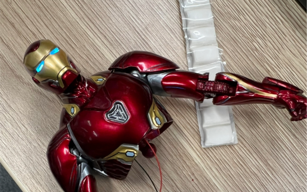 中动mk50钢铁侠加灯