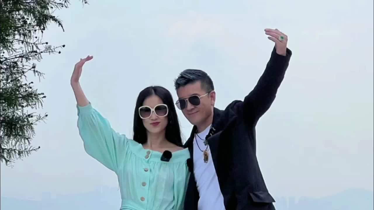 杨子直播近照显沧桑,满脸胡子像五十来岁,黄圣依被指像被迫营业