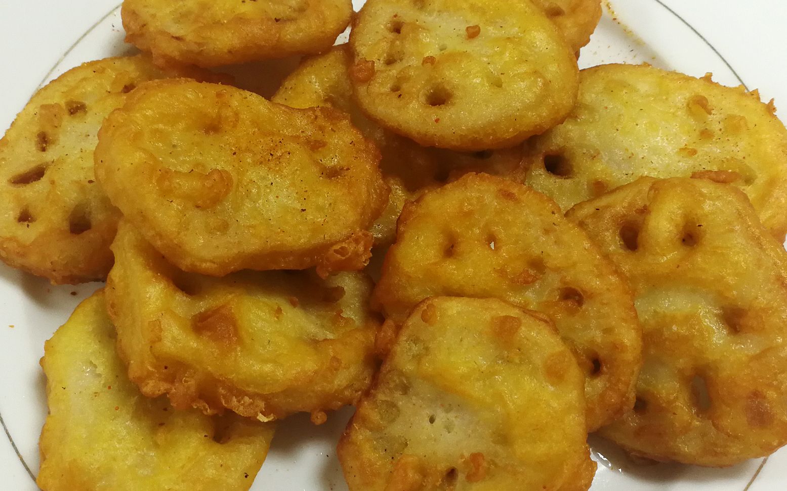 莲藕加肉,教你炸藕饼,原来有这么多小窍门,外脆里嫩,越吃越香