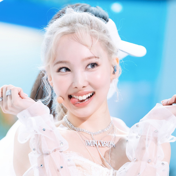 220702 TWICE Nayeon - 'POP!' at Music Core with Dahyun