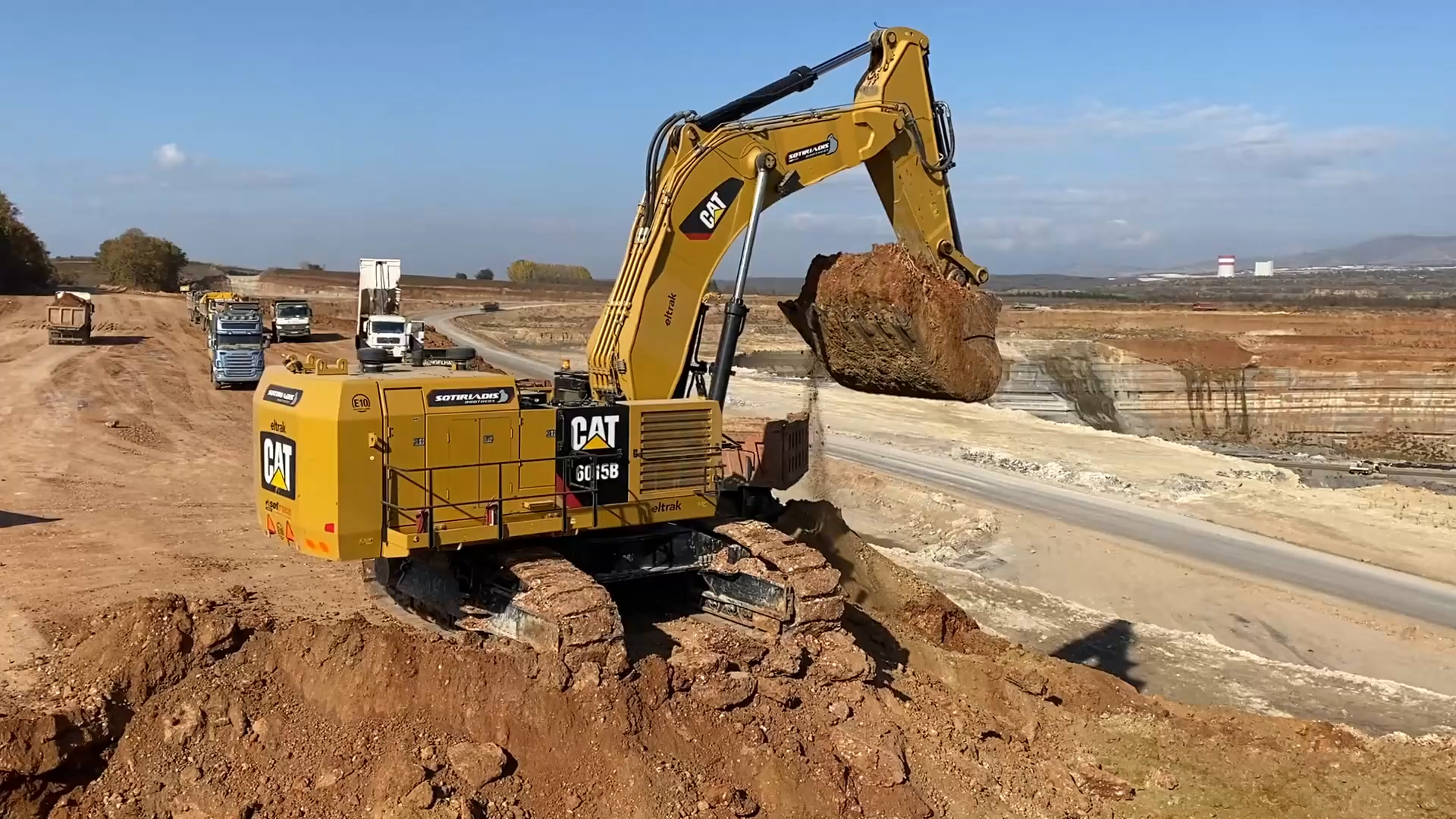 卡特6015b挖掘机装载卡车双通道