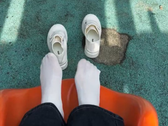 白袜:滑梯