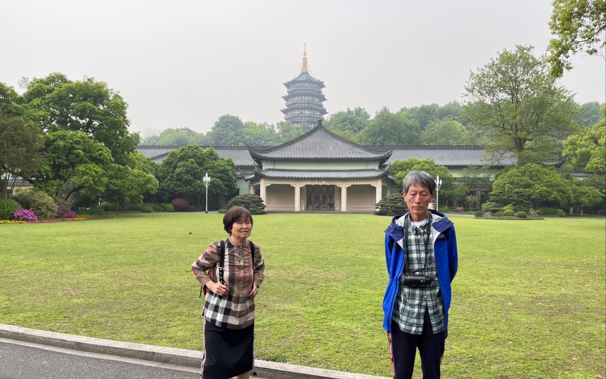 和爸妈到杭州旅游住西子宾馆,一晚房费1679元,位置就在西湖边上哔哩哔哩bilibili