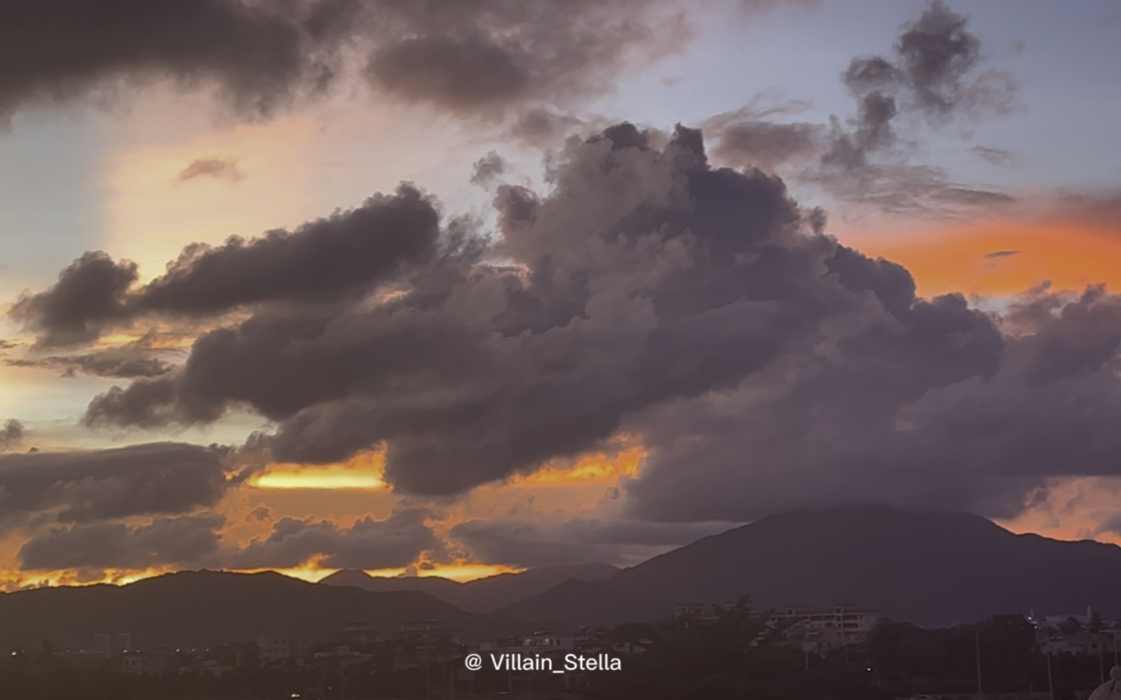 [图]We had our heads in the clouds, 我们在云端遐思。🎵 |Head in the clouds ☁️ 📷｜ 落日影集