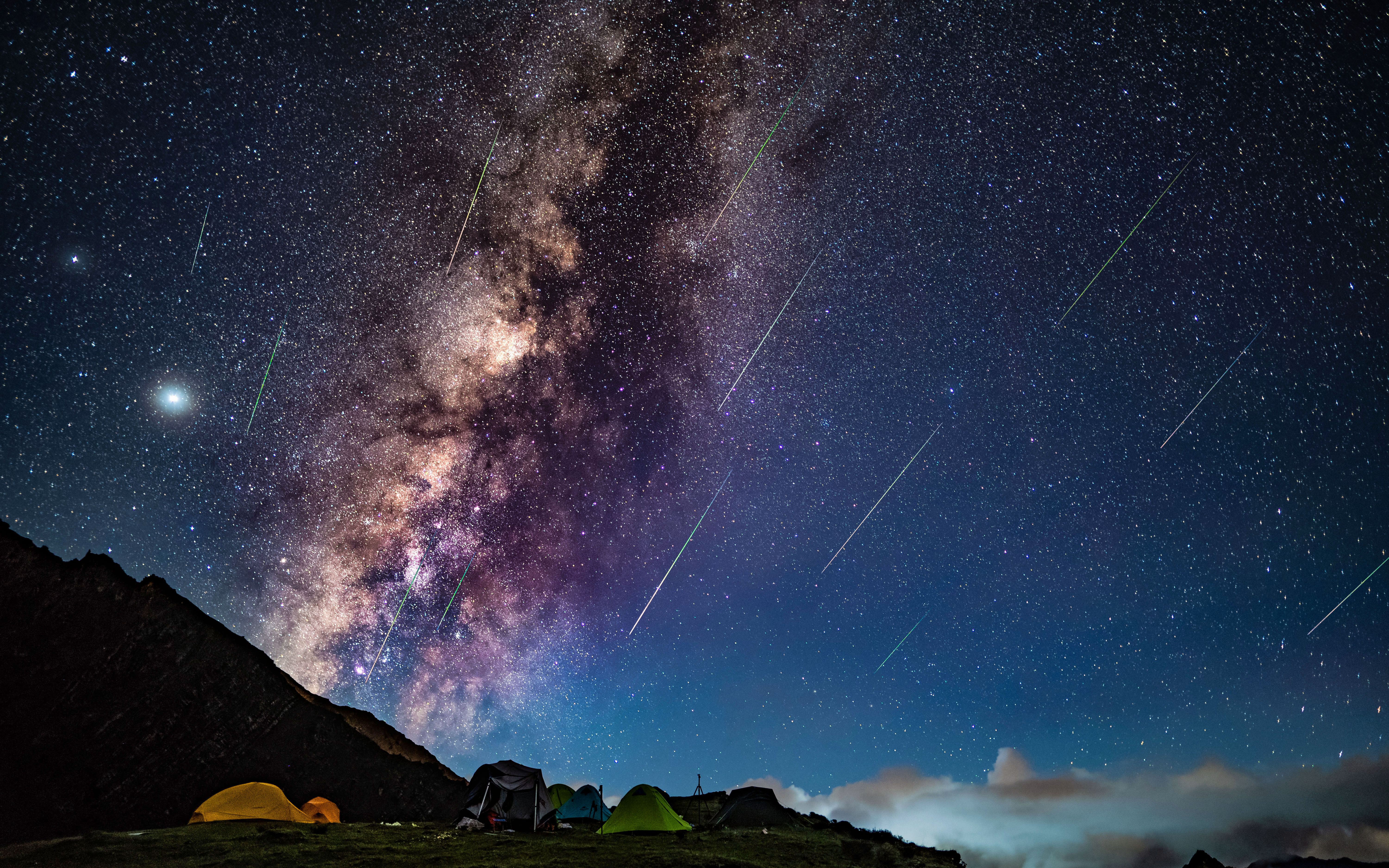 8月的这个夏天,不妨爬一座山,追一场流星雨~~~(2020年英仙座流星雨4k
