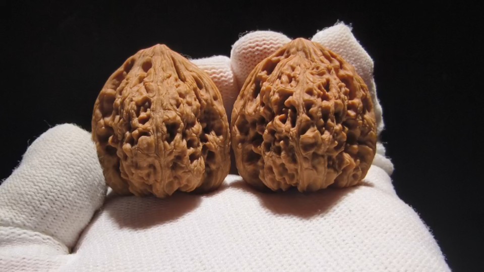 a087蚂蚁纹南疆石文玩核桃!全品无修!大凹底南疆石!十字尖!大粗楞子!