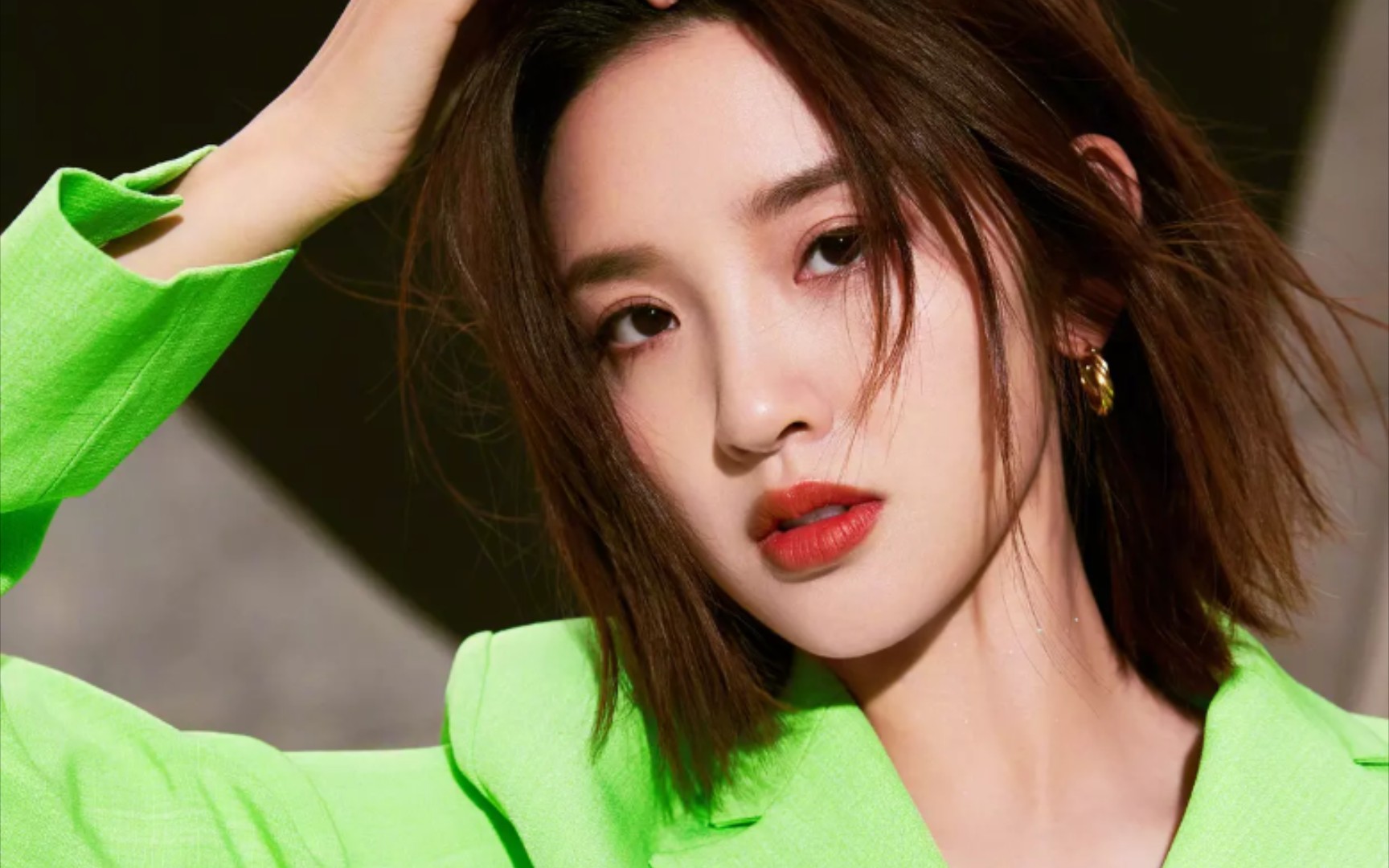 唐艺昕,一身绿装