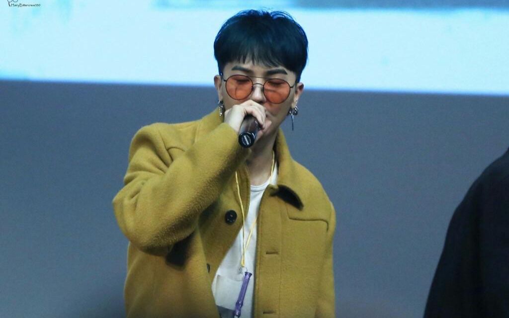 韩国综艺:大象亲昵宋旻浩,长长的鼻子在脸上,喷出了一股河水