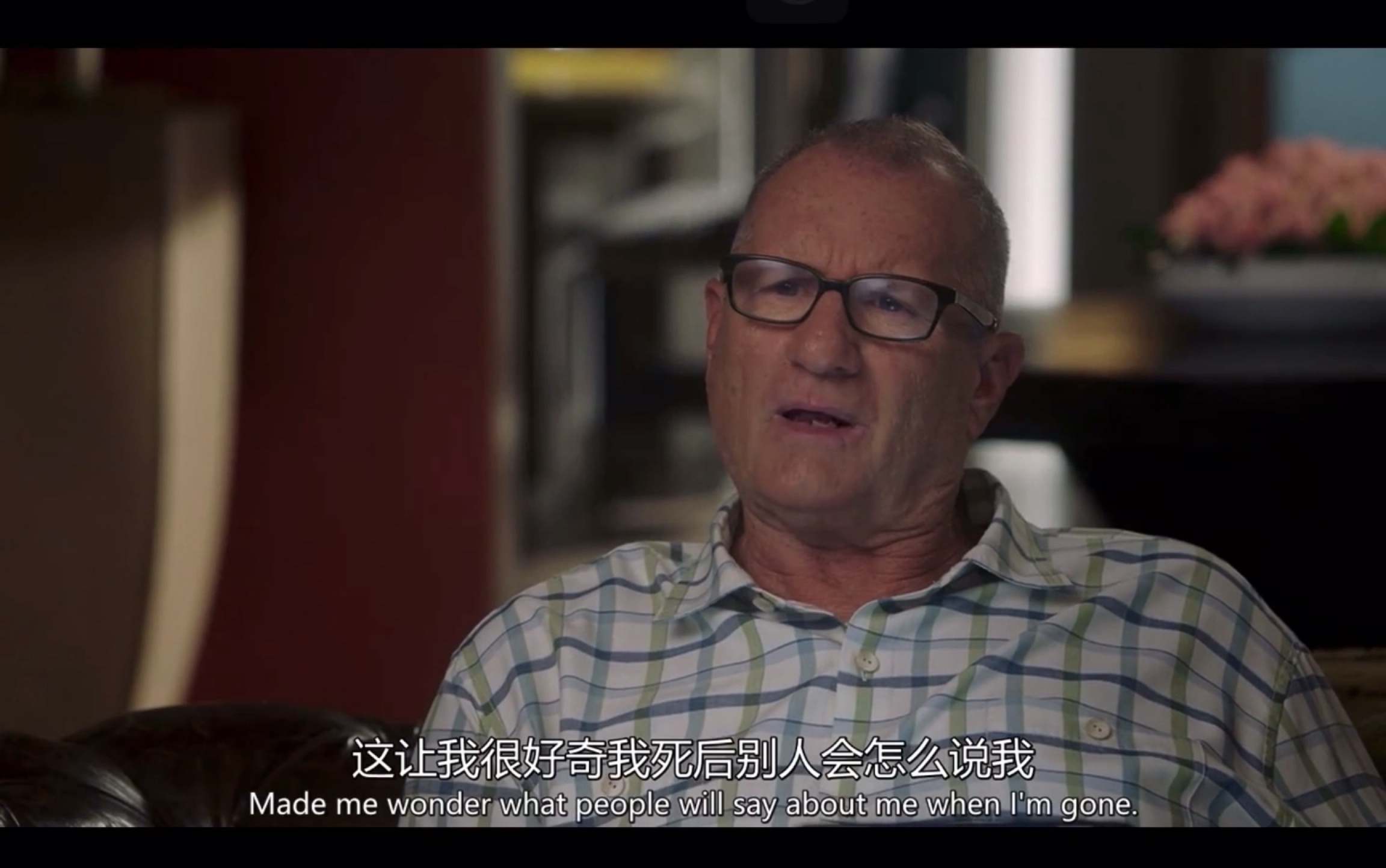 摩登家庭jay在为自己的悼词准备素材