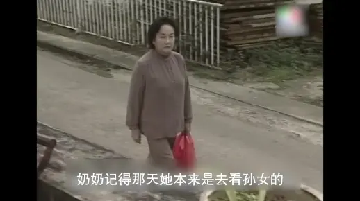 蝴蝶发狂杀人，警察毫无头绪，不料看一眼女人围巾破了案！影视