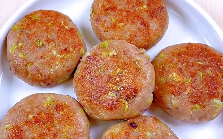 12m77土豆牛肉饼,鲜嫩不柴,辅食机教你做!