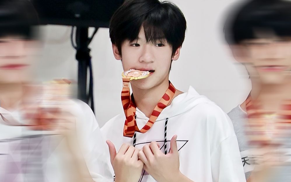 【2022tf家族夏日运动会】tf家族三代·张峻豪颁奖环节fo
