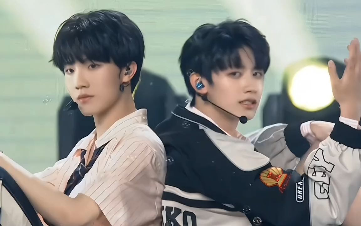 后脑勺接吻 #苏朱 #朱苏 #tf家族蝴蝶效应