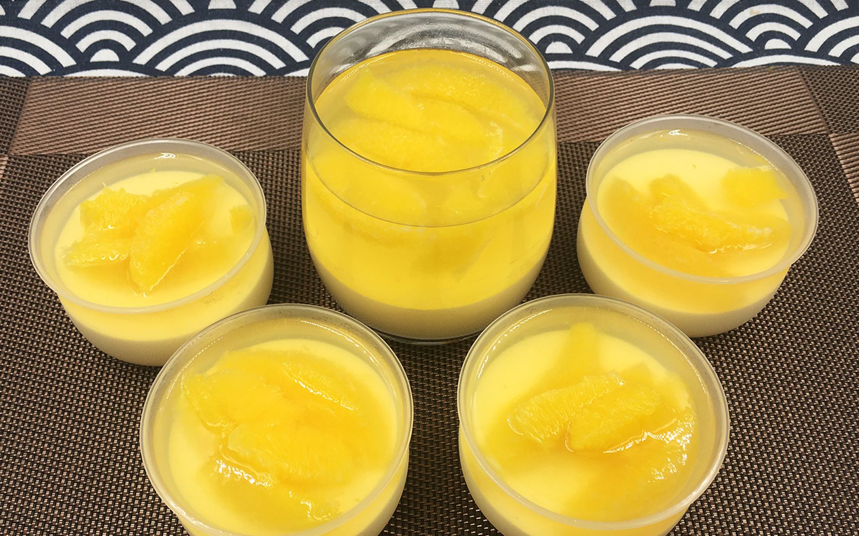 香橙牛奶布丁,口感q弹嫩滑,橙香清新,奶香浓郁.