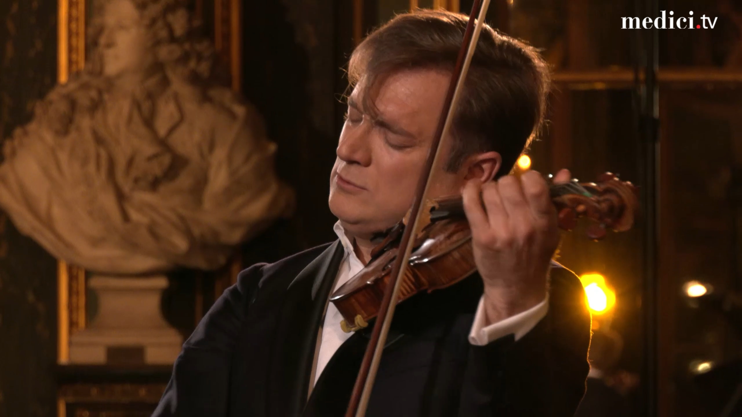 5月19日,当红小提琴巨星卡普松将用他华丽唯美的金色琴声,带你展开"