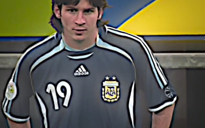 谁能想到,这个19号的小将梅西多年后为阿根廷添上了第三颗星