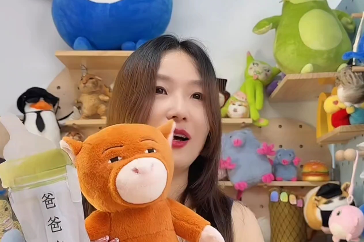牛来玩偶：按一下会叫妈妈，艺术具有滞后性