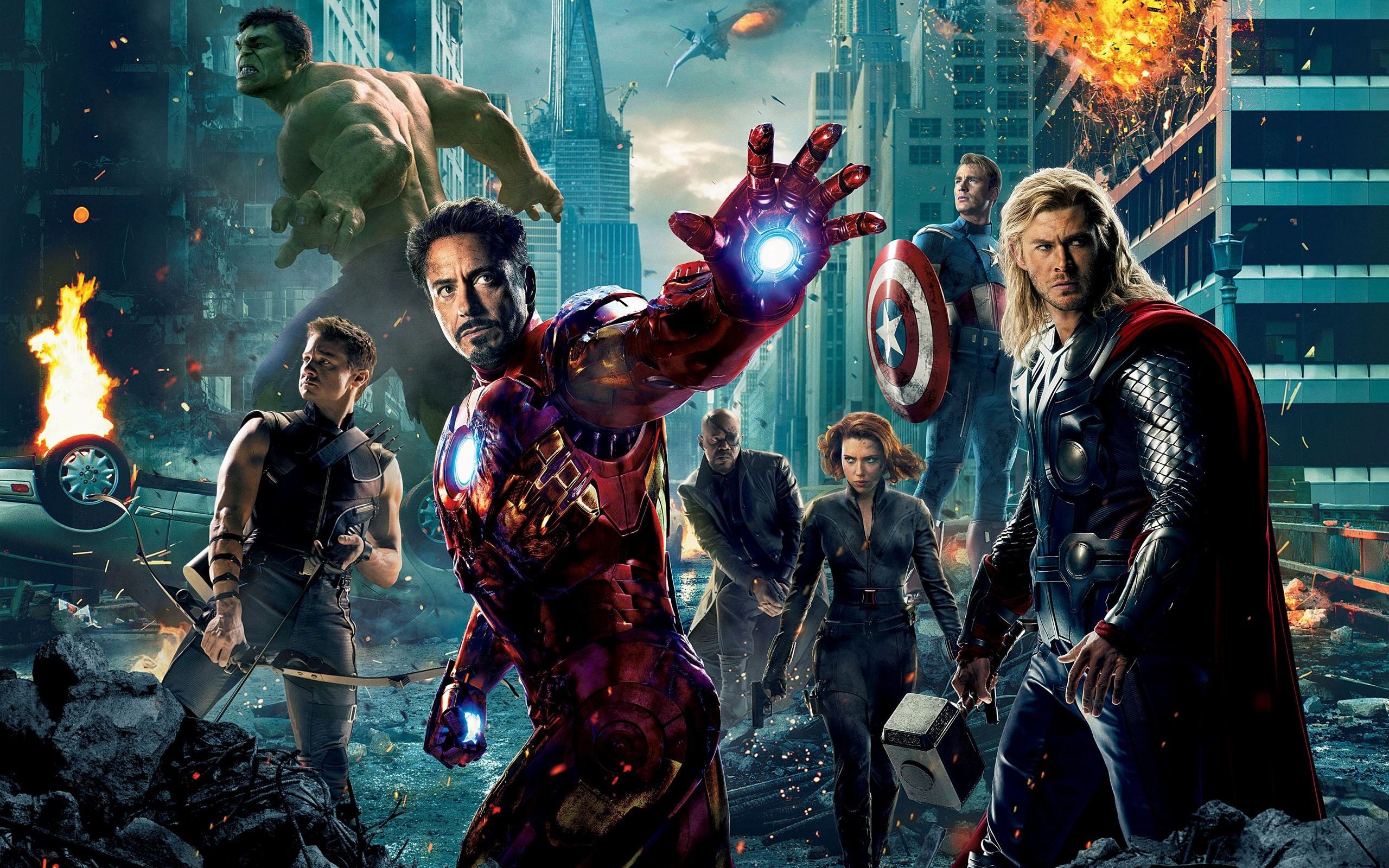 六位漫威超级英雄集结一起,组成复仇者联盟,保护地球安危 (1/3)