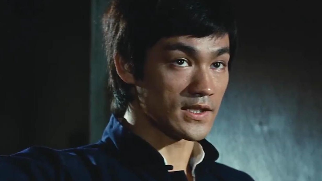 李小龙能不能打我不知道,但他吃烤免是真的香!