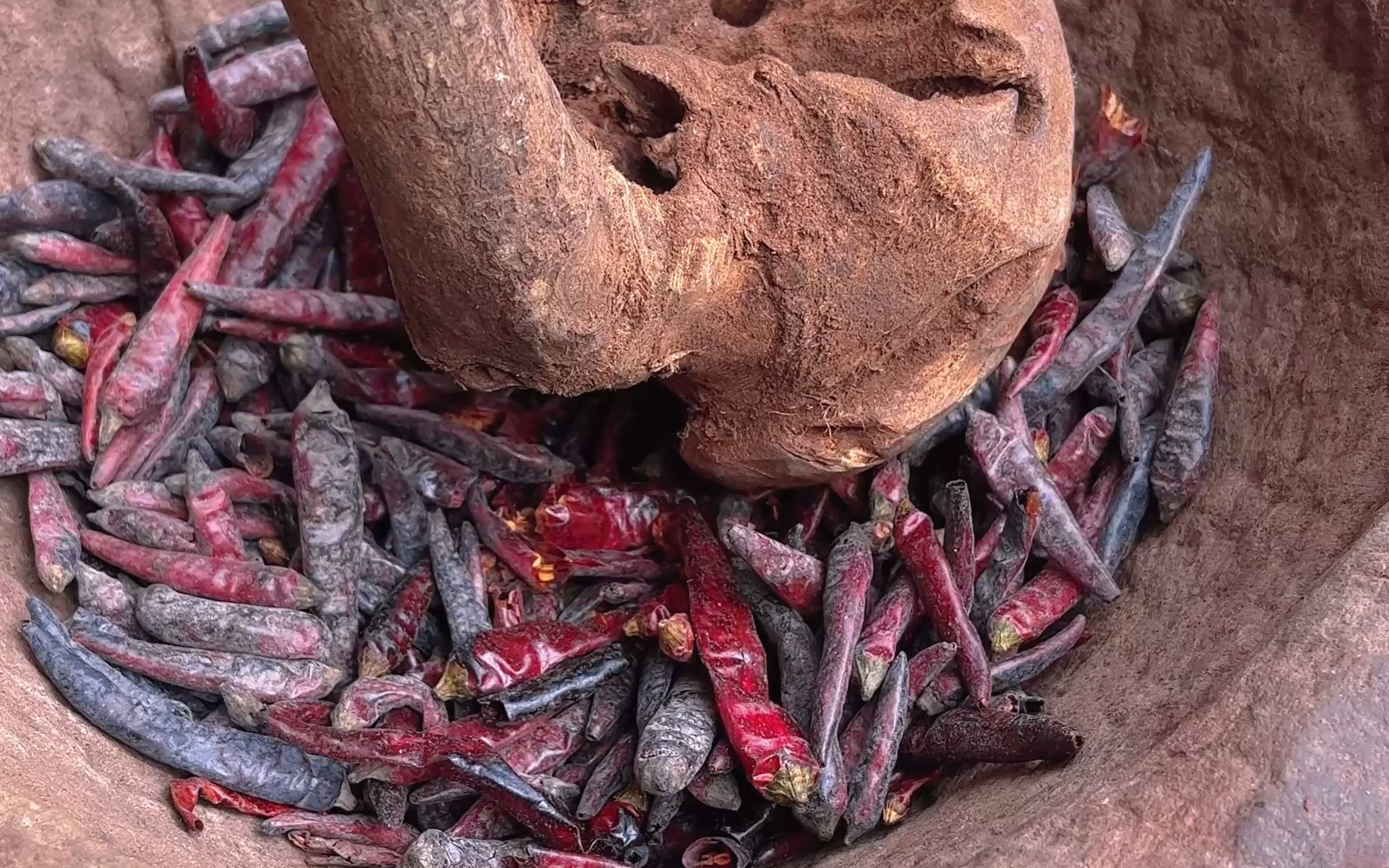 贵州遵义古法柴火糊辣椒面,纯手工,没有加科技