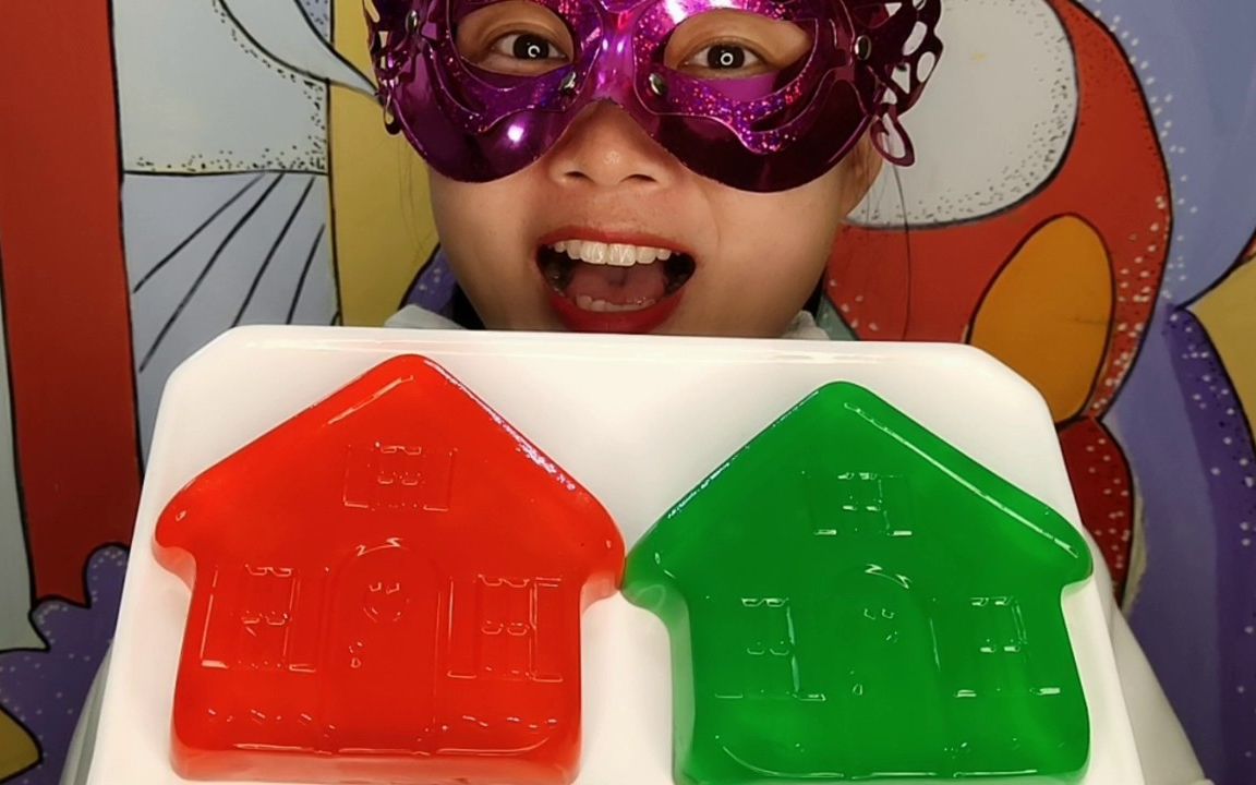 小姐姐吃手工"房子果冻",晶莹剔透尖顶小屋,水润爽滑超赞_哔哩哔哩