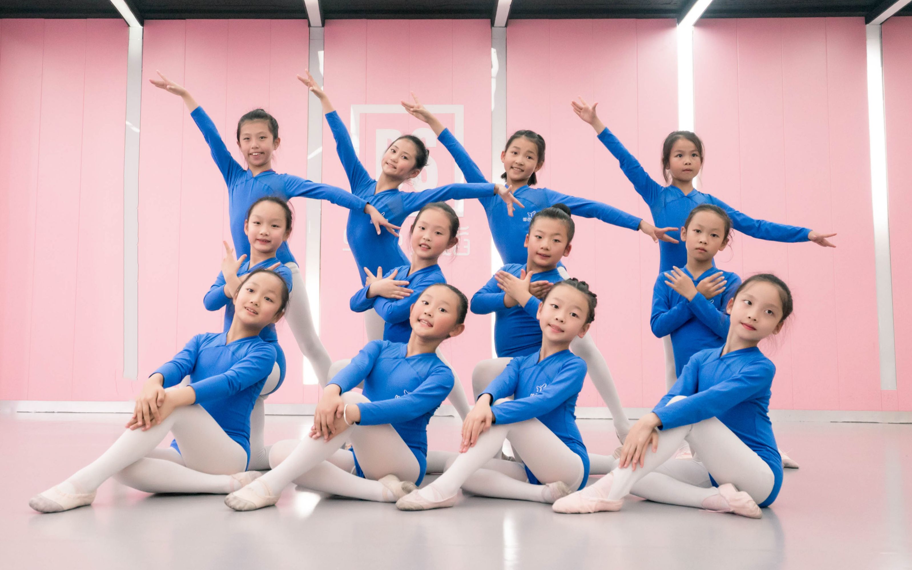 单色舞蹈少儿中国舞基本功技巧展示