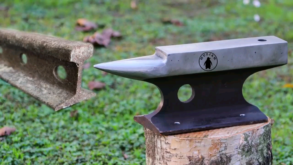 废旧铁轨打造铁砧