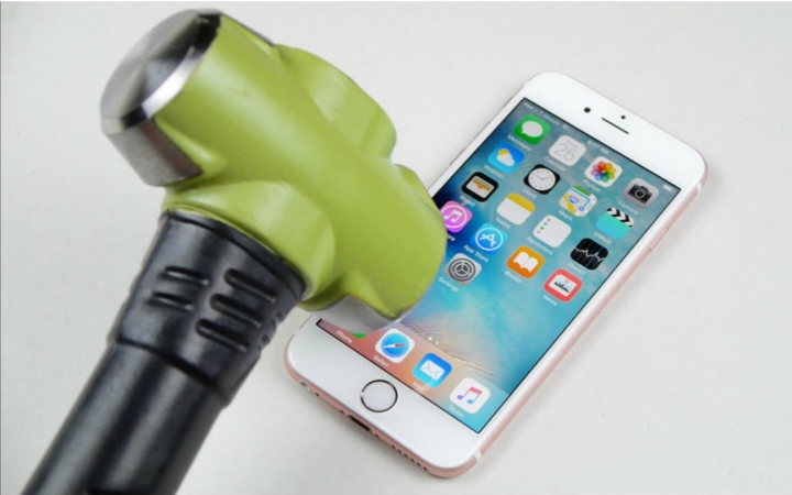 【科技壕】玫瑰金iPhone 6S锤击刀刺试验 @柚子木字幕组