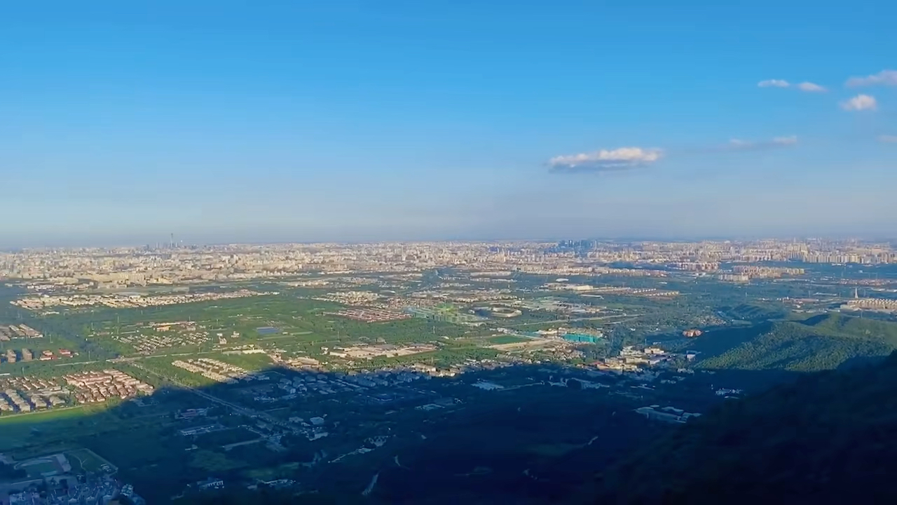 香山公园是北京制高点,可以远眺整个北京城如果要看全景,一定一定要来