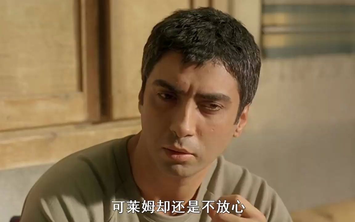 伊拉克男孩碰了下美军的枪,结果对方下了死手,《伊拉克恶狼谷》