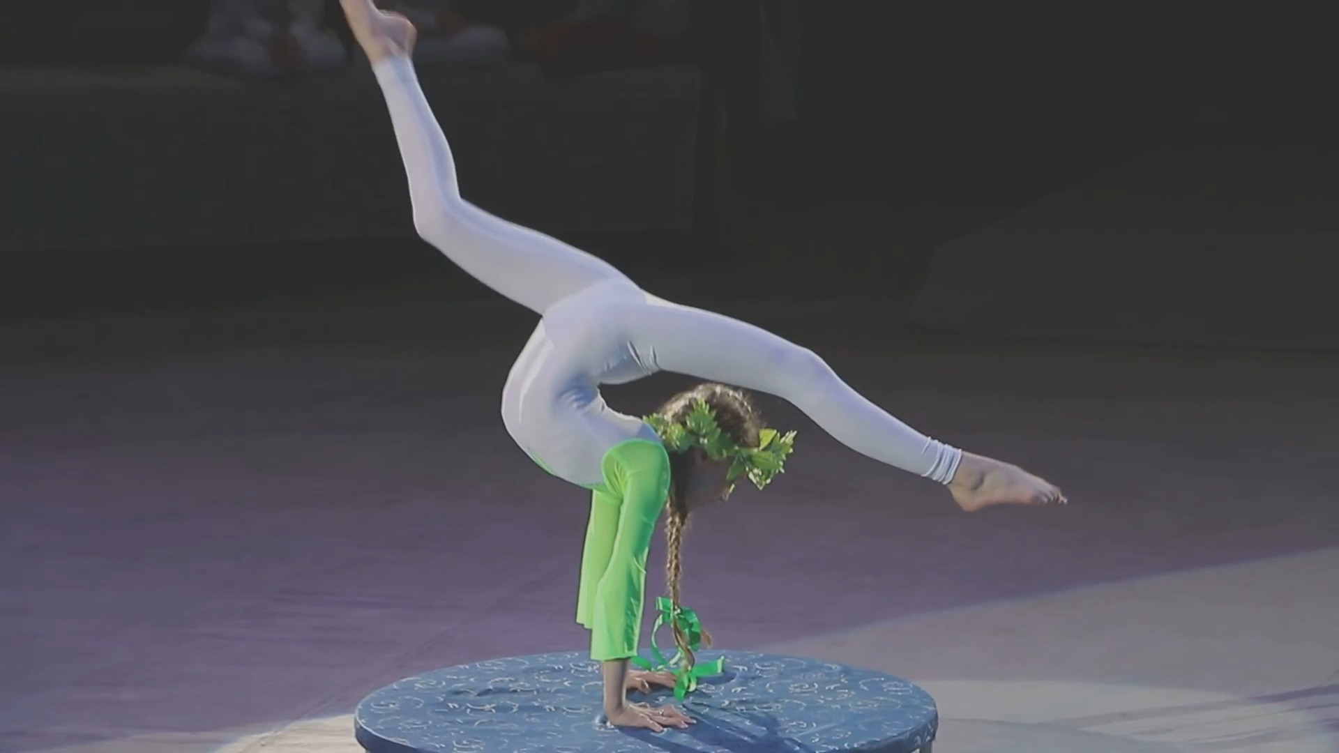 Влада Хамидулина 舞台软功表演2