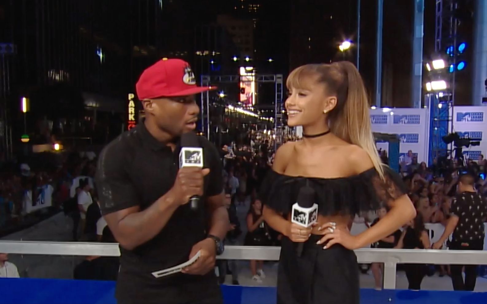 mtvvmas2016年vmaarianagrande采访