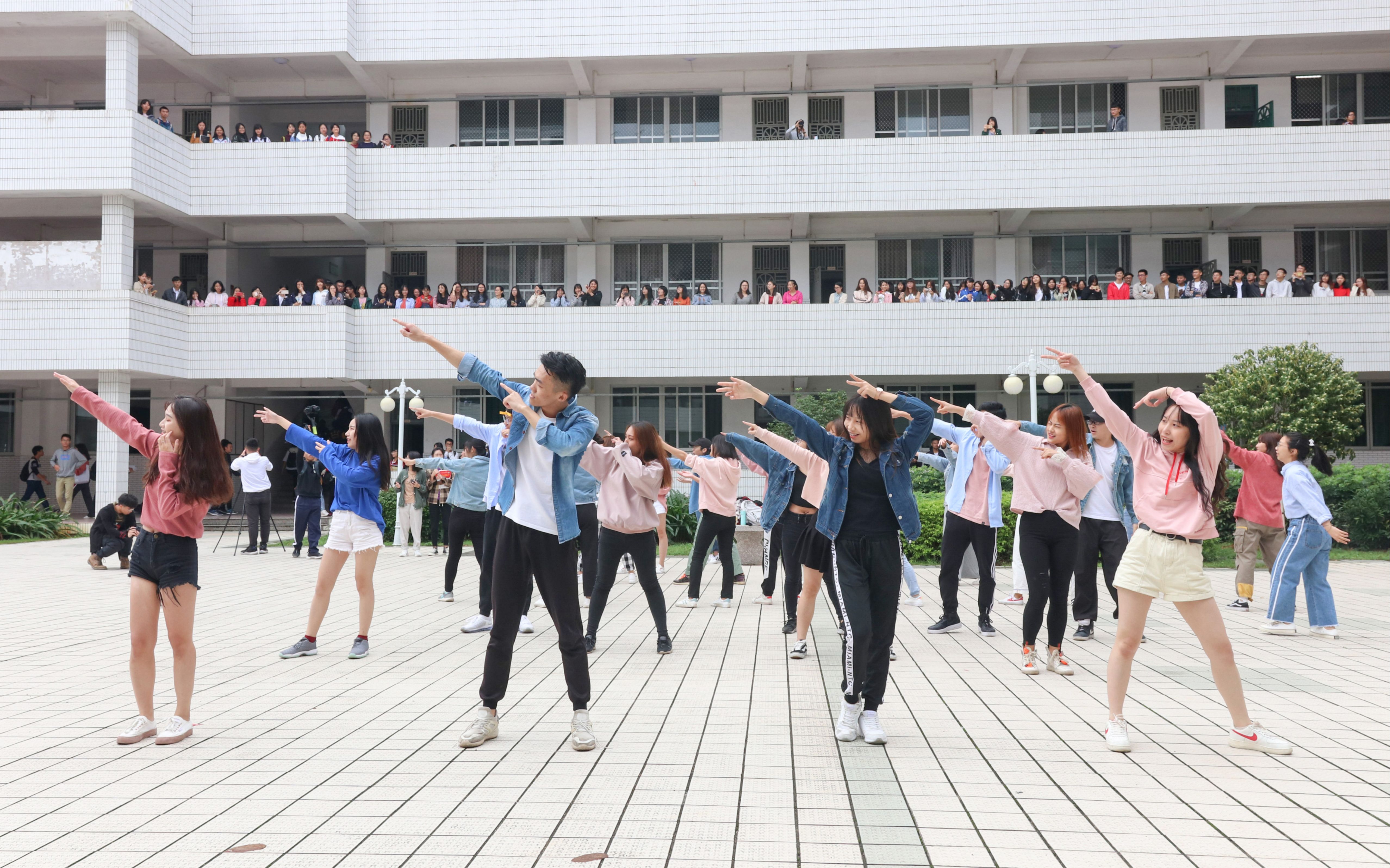 2018年韶关学院公益广告大赛快闪视频哔哩哔哩bilibili