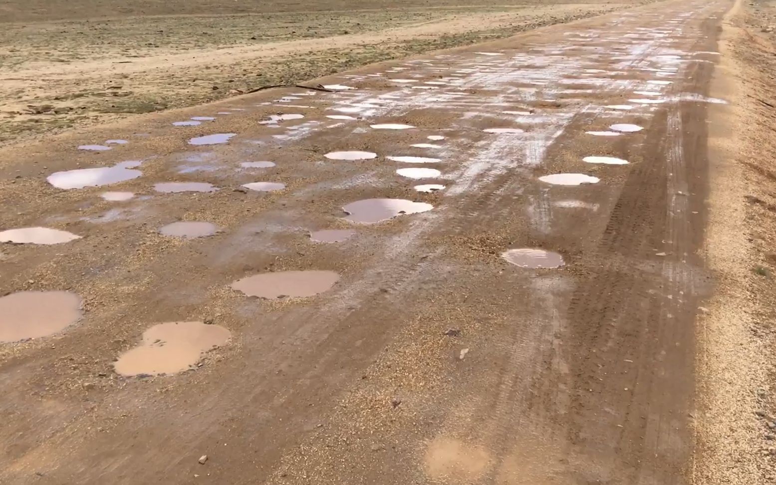 为了看纳木错的圣象天门车真受罪几十公里的炮弹坑路比丙察察都烂