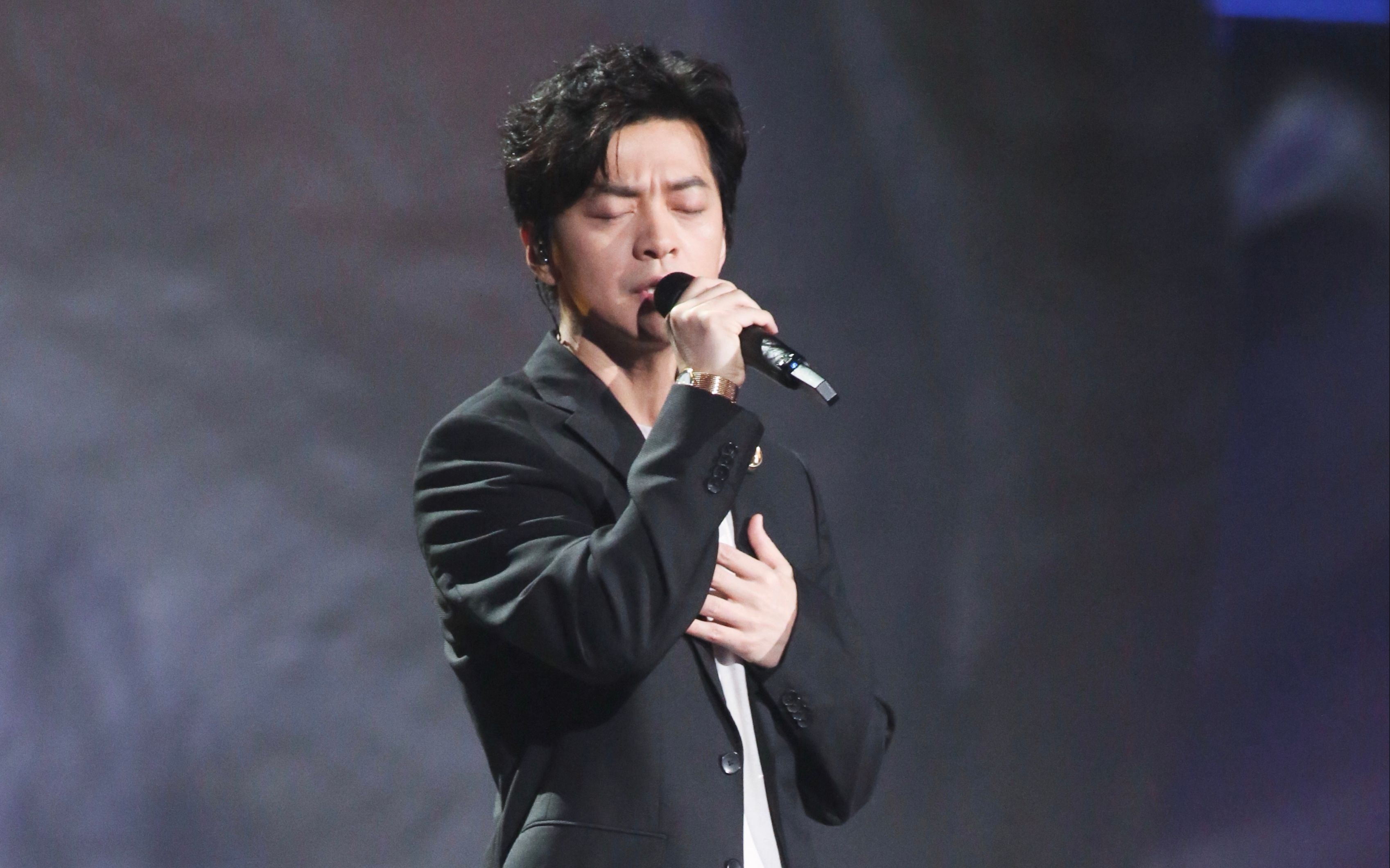 李健&王俊凯合唱《雾中列车》(浙江卫视2019年中音乐盛典)