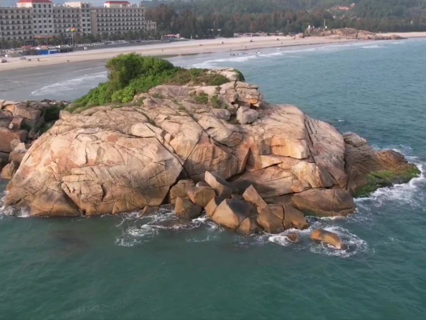 航拍惠东双月湾狮子岛美景