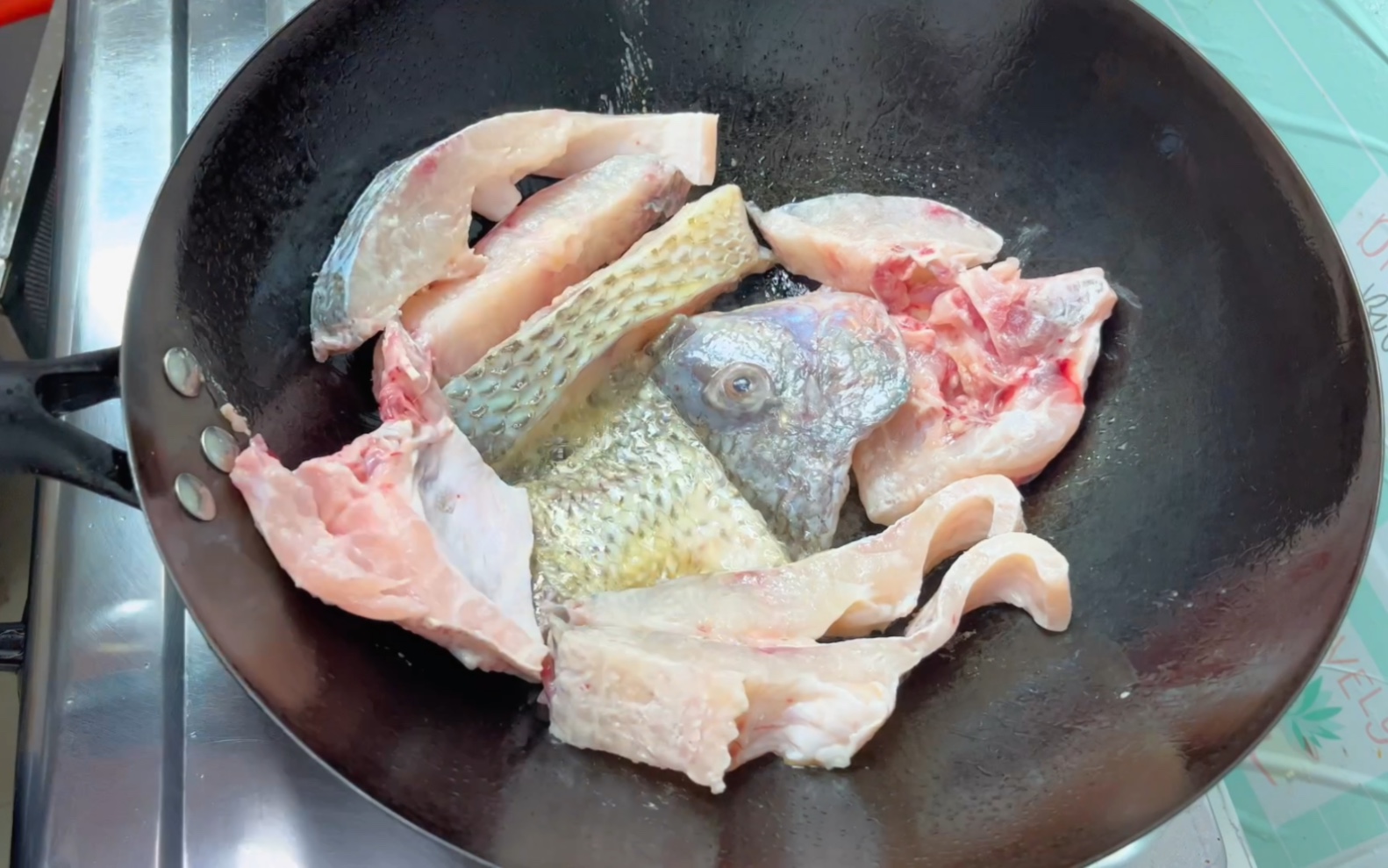 罗非鱼怎么做好吃（红烧罗非鱼的详细做法） | 滔搏网