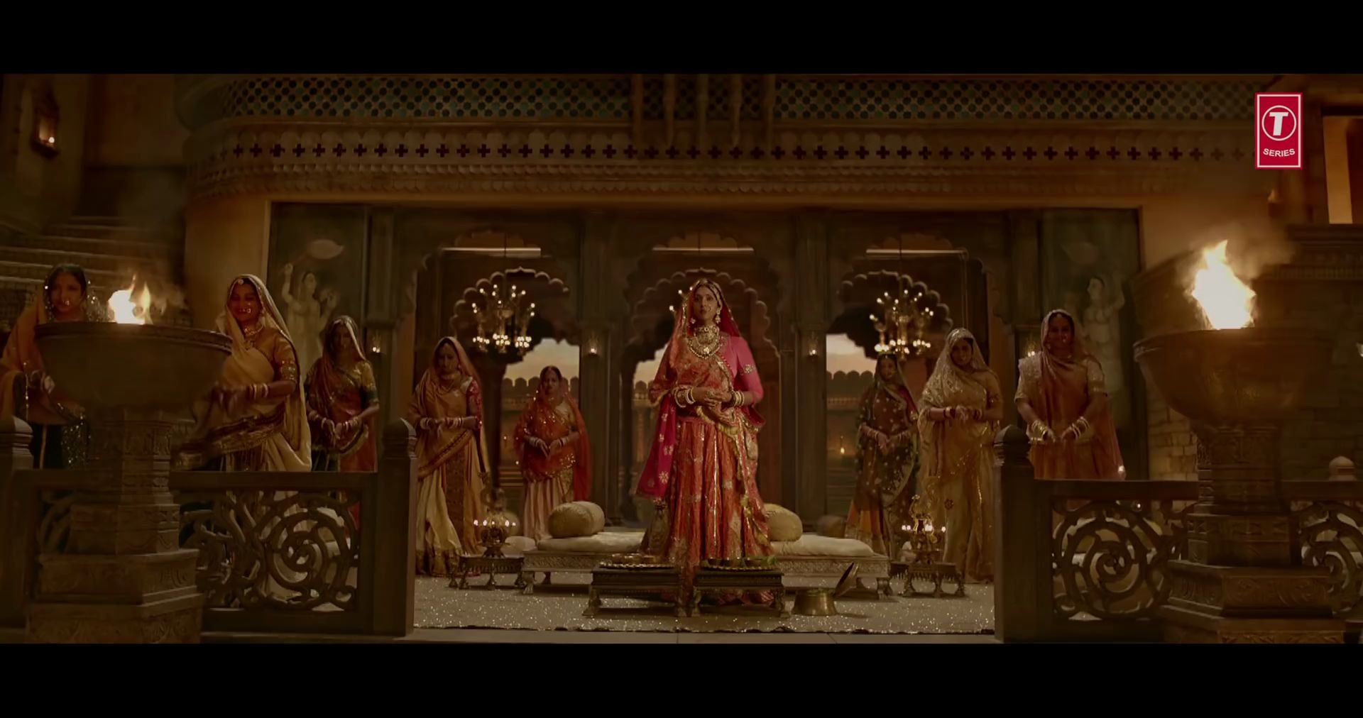 [图]Full Video Ghoomar Padmaavat Deepika Padukone Shahid Kapoor Ranveer Singh Shreya