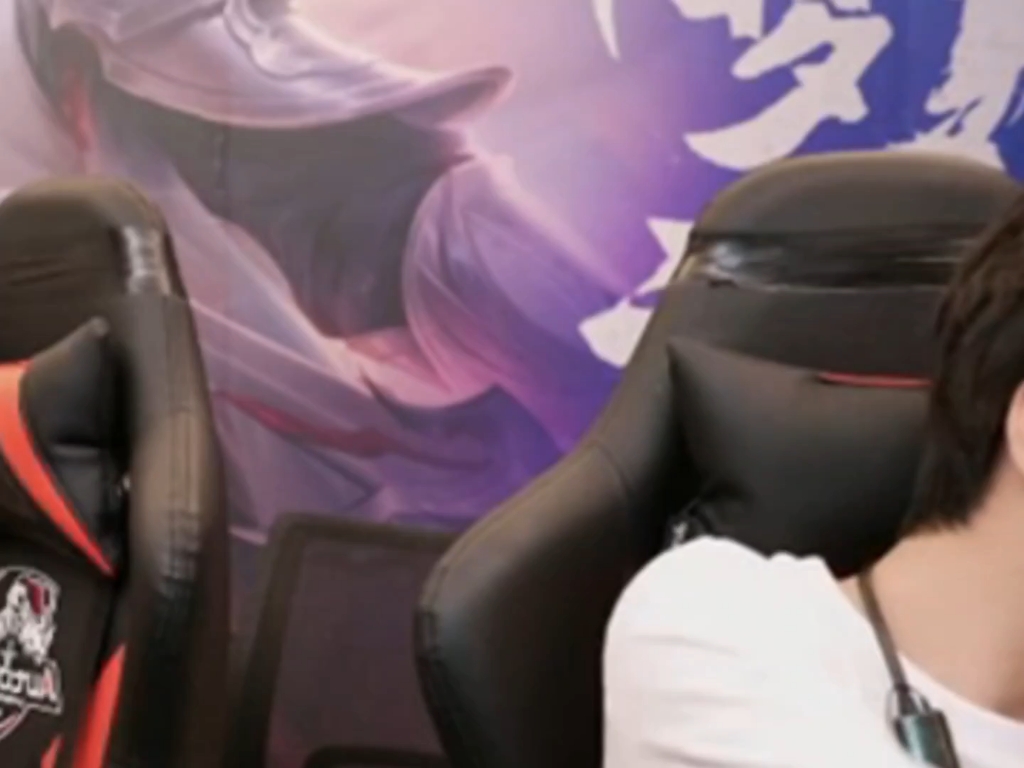 林甲楠:梦泪与我孰帅?粉丝:一诺帅,你们何能及一诺也!