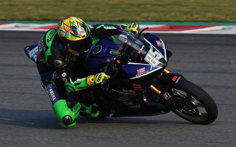 王一博85号摩托车手跑跑卡丁车