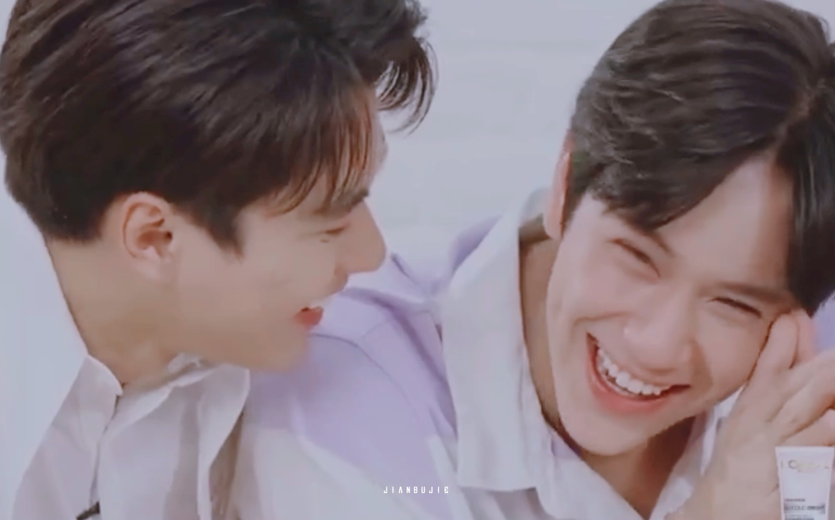 「他们好像恋爱了」「"是命运的注定 别想逃离"」