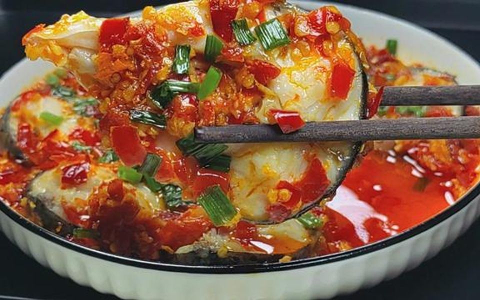 喜欢吃鱼的一定要学这道剁椒蒸鱼块,味道咸香肉质鲜嫩,简单快手_哔哩