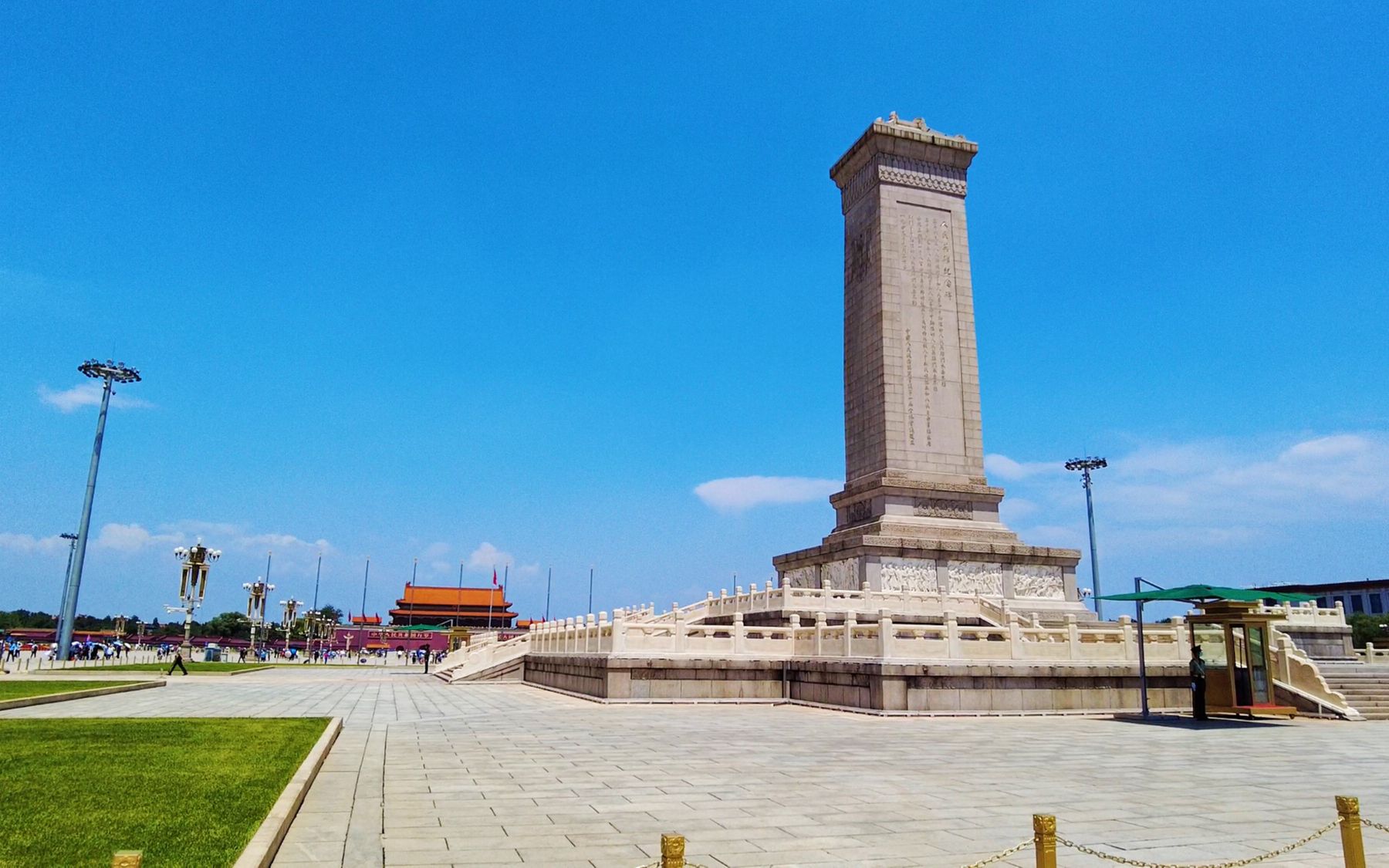 蟀环游世界:北京天安门广场人民英雄纪念碑共花费多少钱?多重?