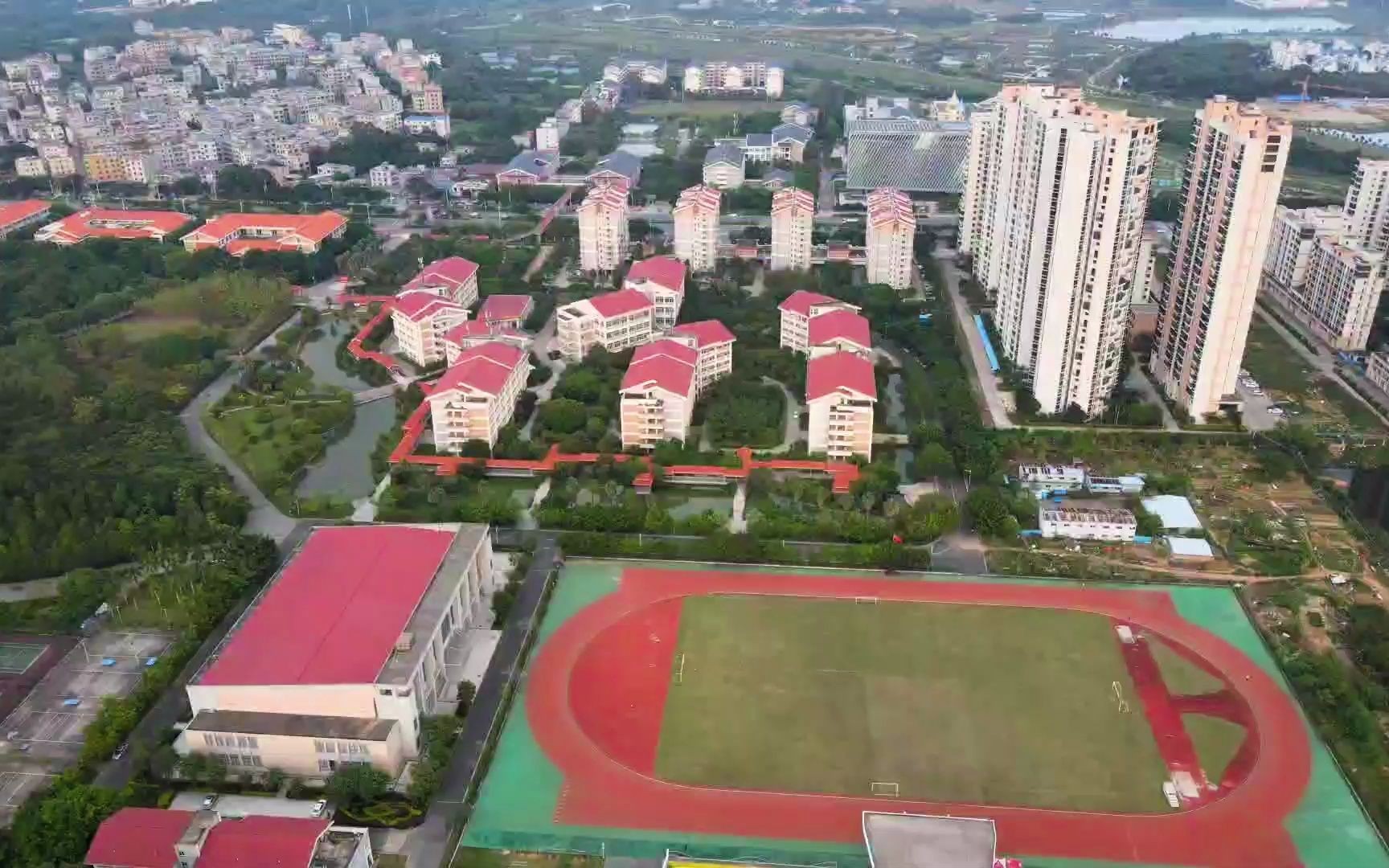 只有560亩的大学是怎样的(桂林电子科技大学北海校区航拍)