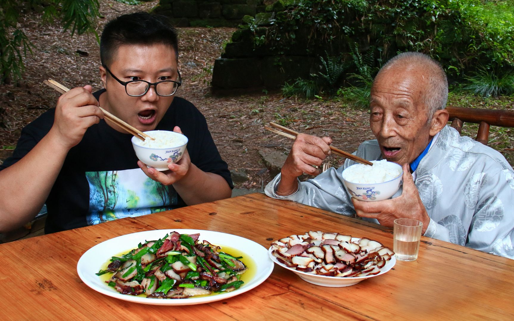 四川腊肉家常的两种做法“腊肉炒蒜苗”香气四溢,越嚼越香哔哩哔哩bilibili