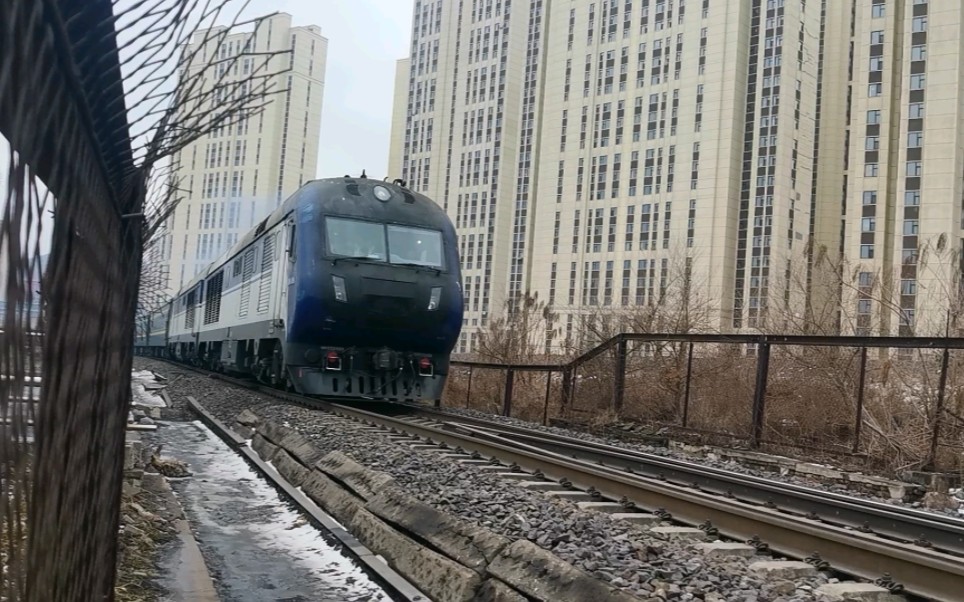 【火车视频】k972(通化-青岛北)通过梅集线127公里铁路桥