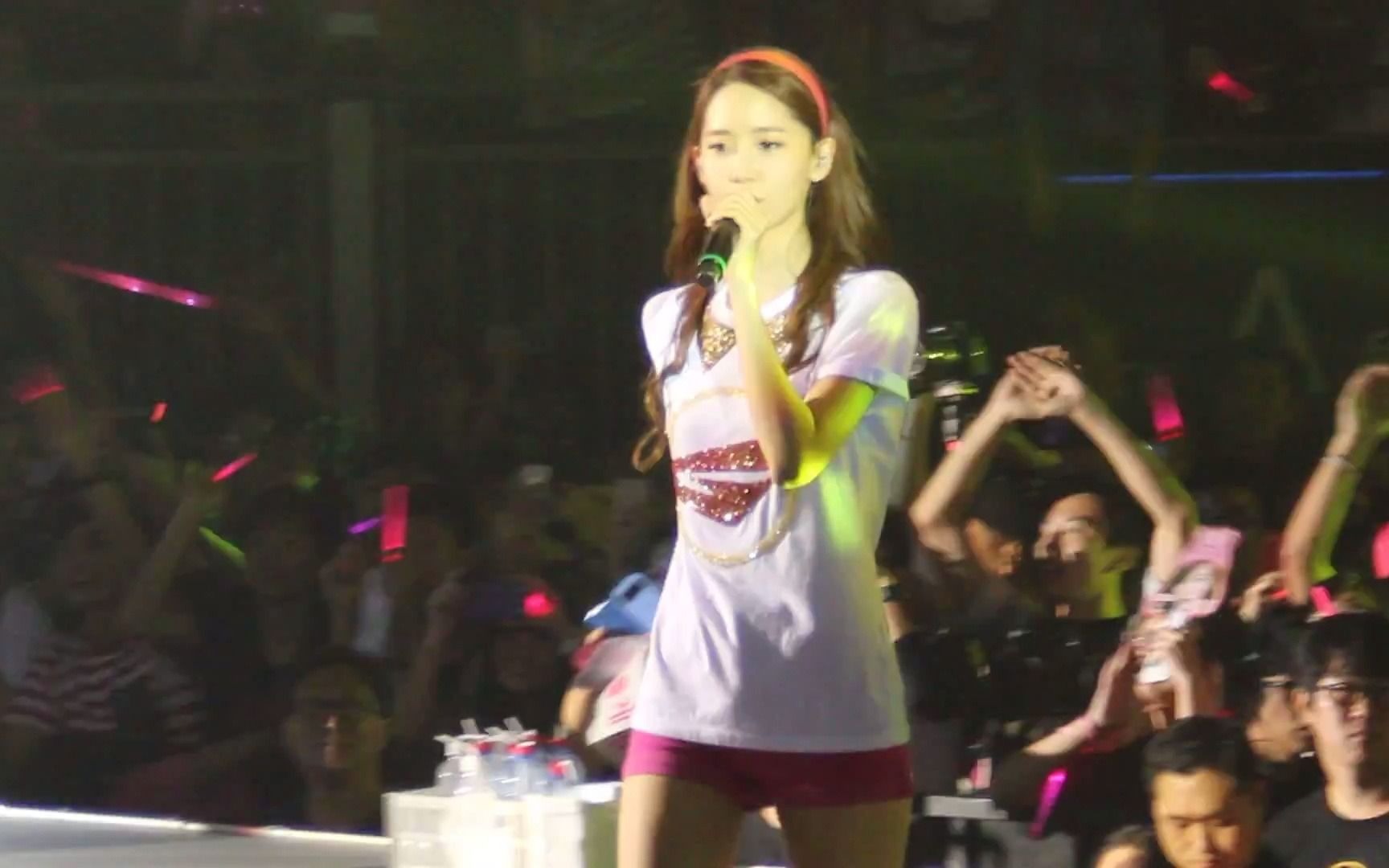 [图]131110 少時 World Tour Girls & Peace in Hong Kong - Ending (2)